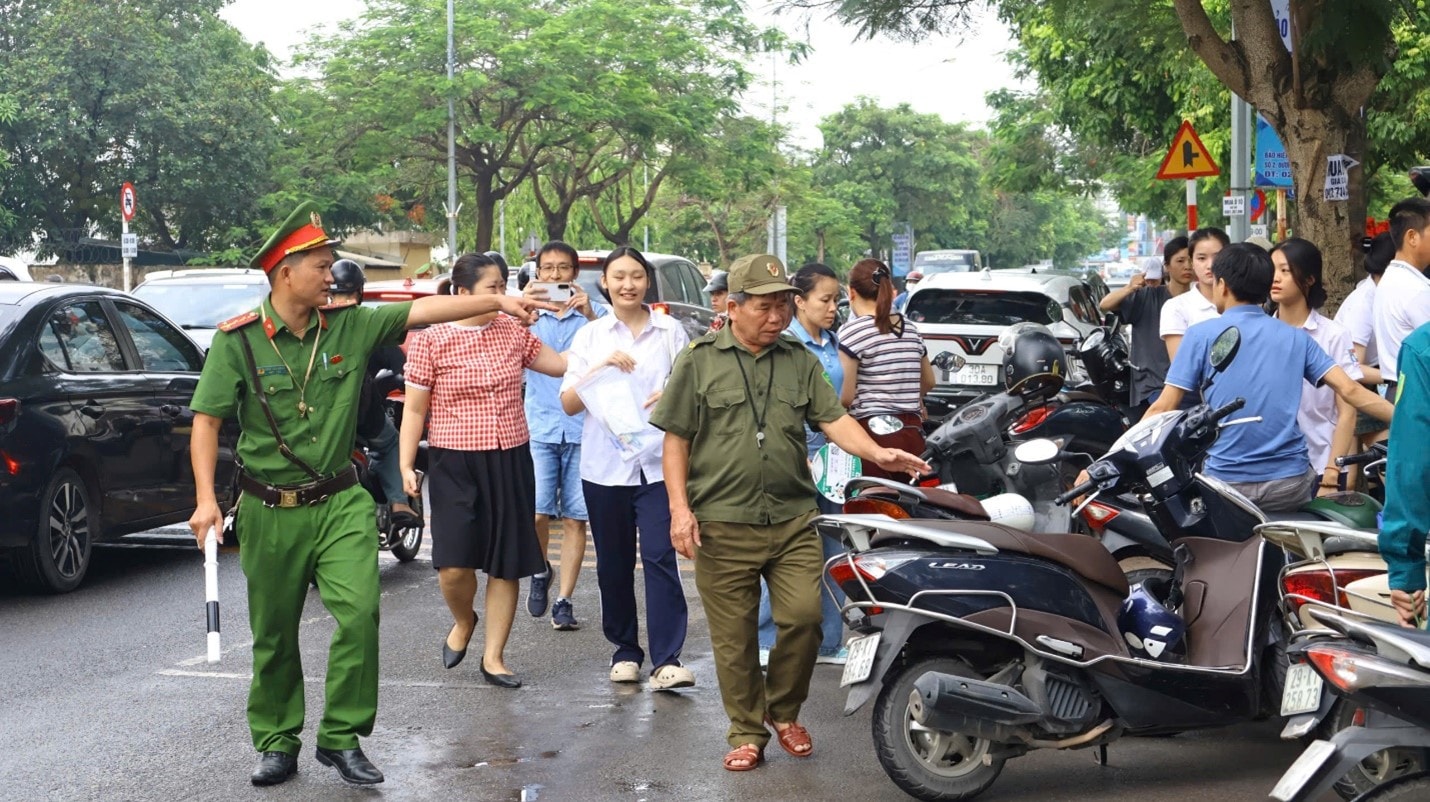 Công an xã Gia Lâm đảm bảo an ninh, an toàn cho kỳ thi vào lớp 10