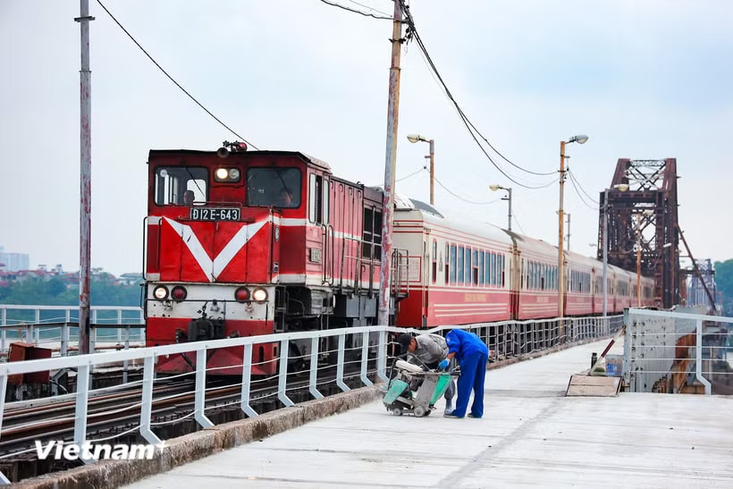 [Podcast] Tin tức ngày 26-5: Cầu Long Biên mở lại cho xe máy và người đi bộ từ 28-5