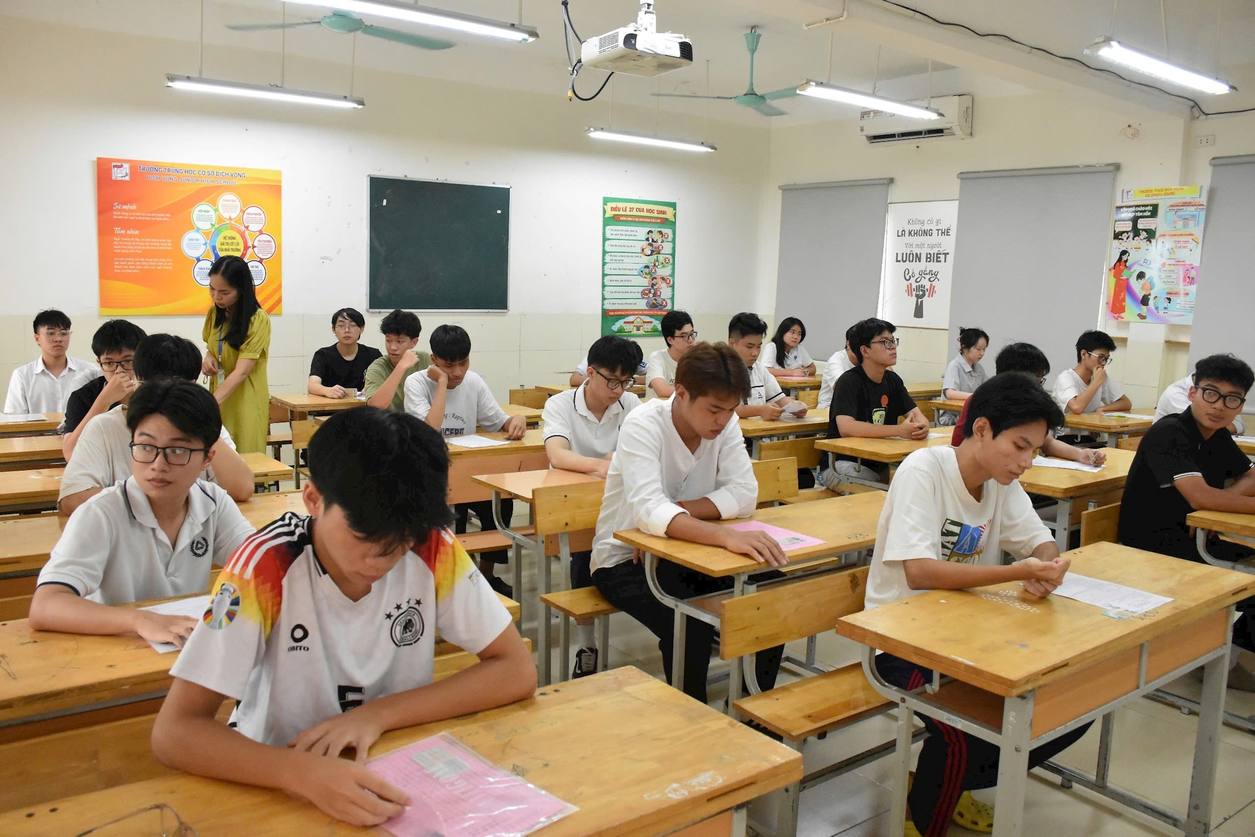 Sáng nay, thí sinh thi môn đầu tiên của kỳ thi tốt nghiệp THPT năm 2026