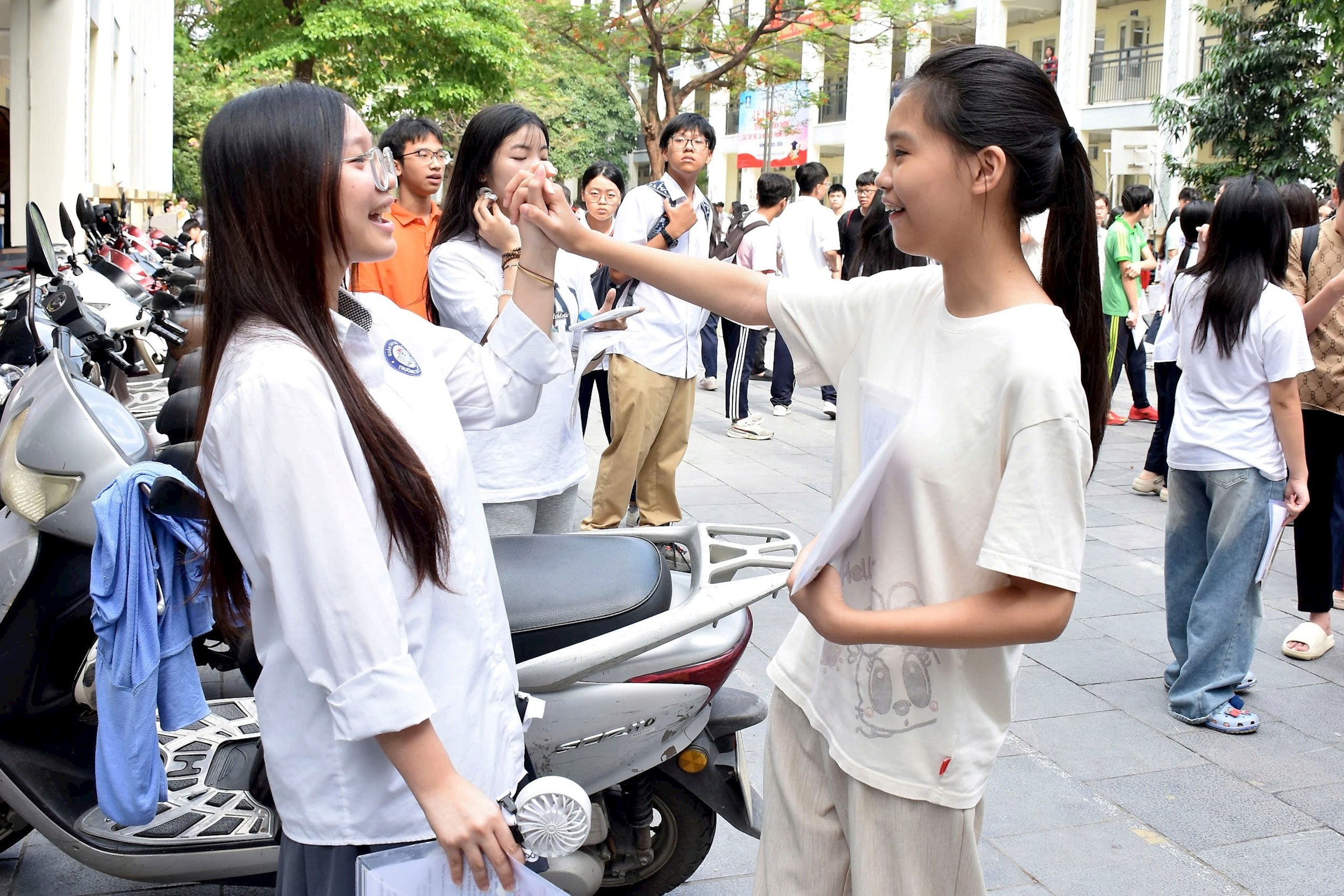 Kết thúc kỳ thi vào lớp 10 tại Hà Nội: Chung sức vì một kỳ thi an toàn, thực chất