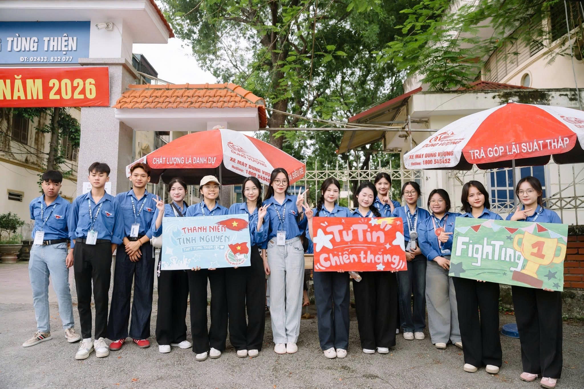 Những khoảnh khắc đẹp tiếp sức sĩ tử Thủ đô