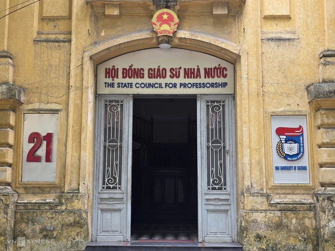 Dự kiến giao đại học tự phong giáo sư, phó giáo sư